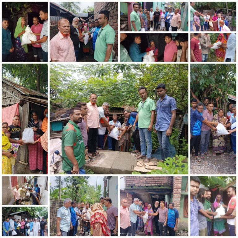 যশোরে পানিবন্দী মানুষের বাড়ীতে বিএনপির ভারপ্রাপ্ত চেয়ারম্যান খাদ্য সামগ্রী বিতরন,